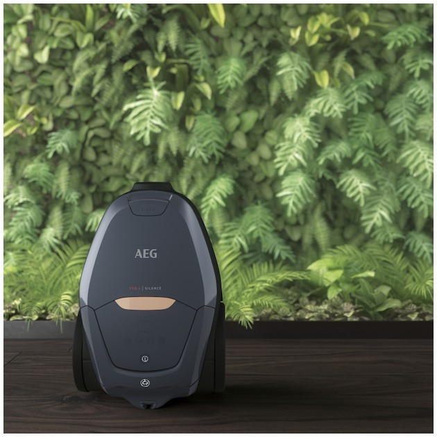 جاروبرقی 1800 وات آ ا گ مدل VX82-1-5DB